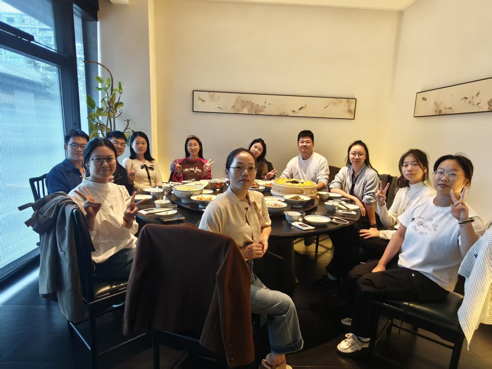 Concentrarsi e scalare la vetta, ridere e parlare di amicizia: l'attività di team building dell'azienda North Peak è giunta a una conclusione positiva